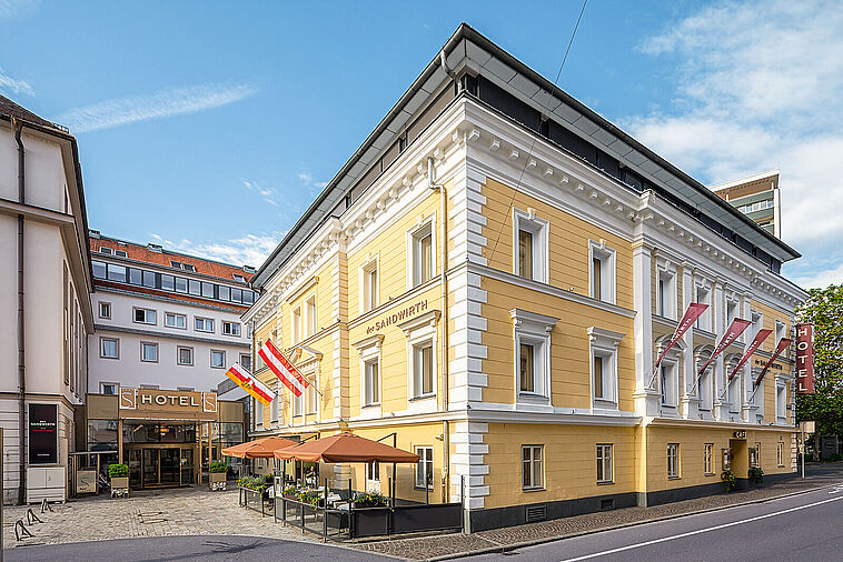 Blick auf das Hotel Der Sandwirth von außen