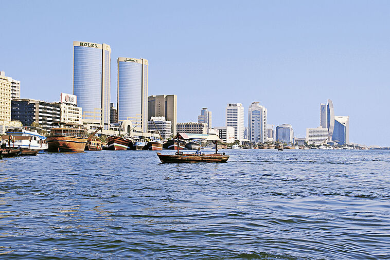 Blick auf Dubai über den Creek